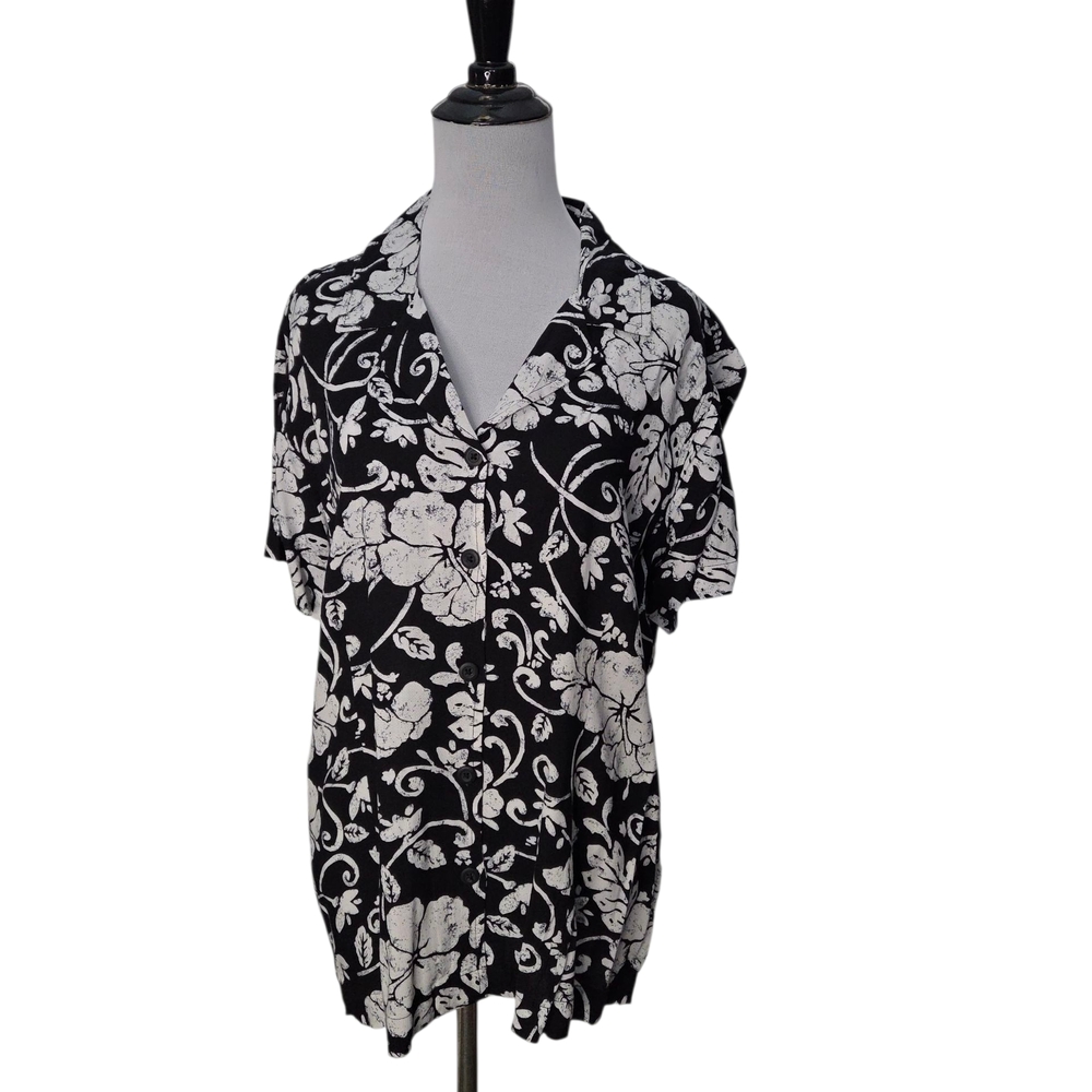 Croft & Barrow‎ Black and White Floral Top Size XL
